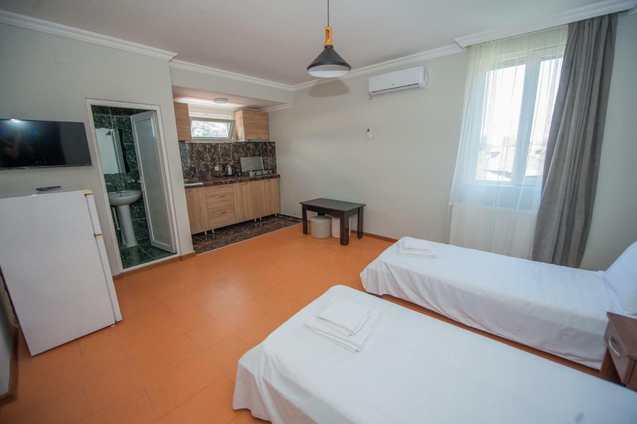 Hotel Cosmos Batumi Luaran gambar